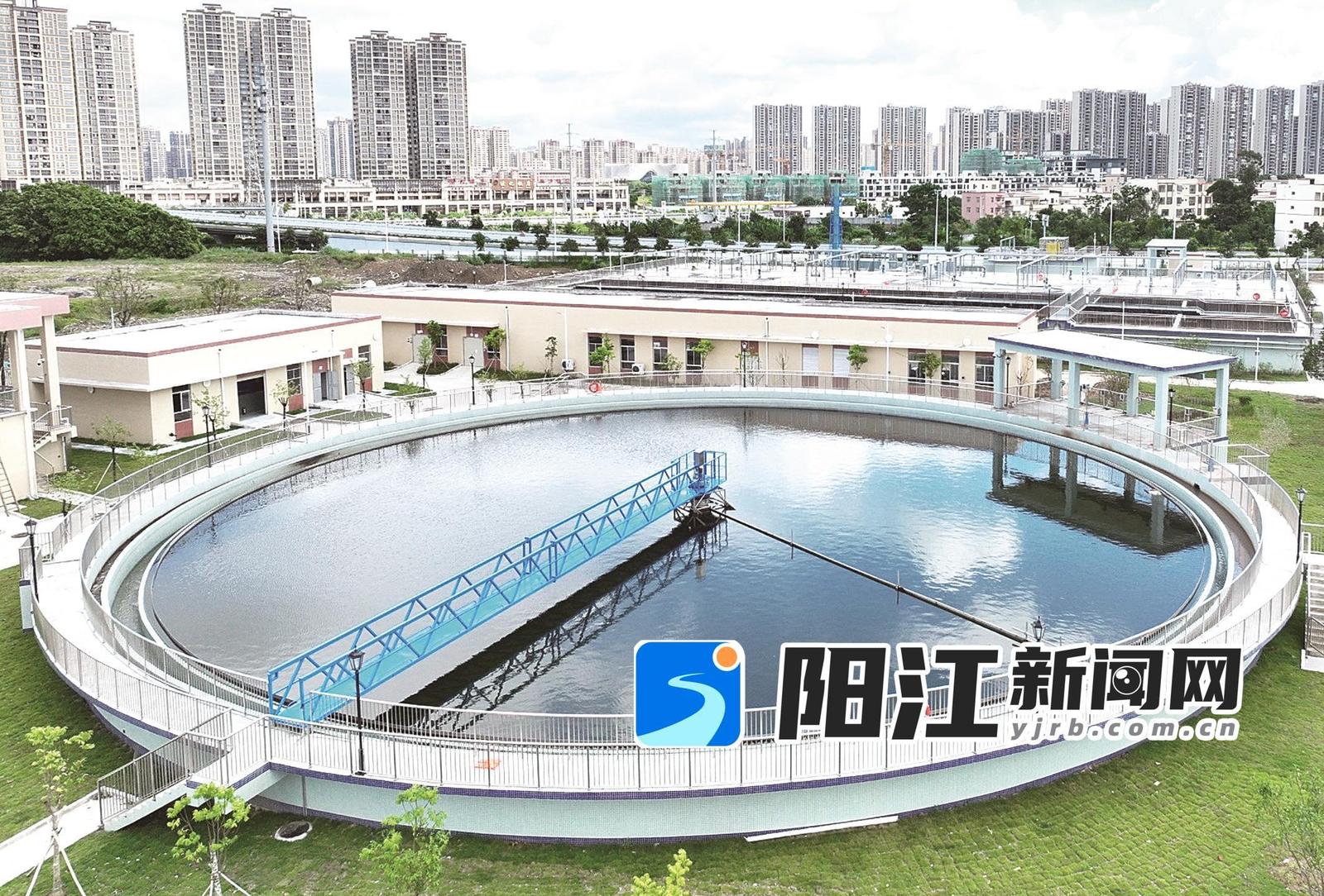 城南污水处理厂三期扩建项目二沉池。陈建华 摄