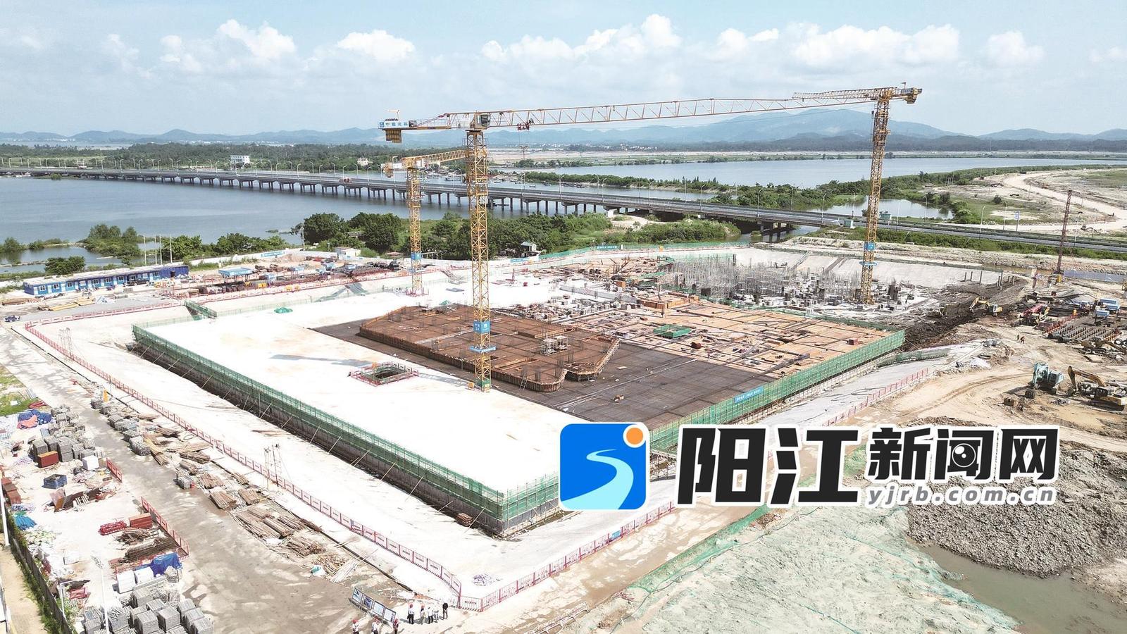 在建的海上风电产业运维基地配套基础设施工程项目。 袁荣泽 摄