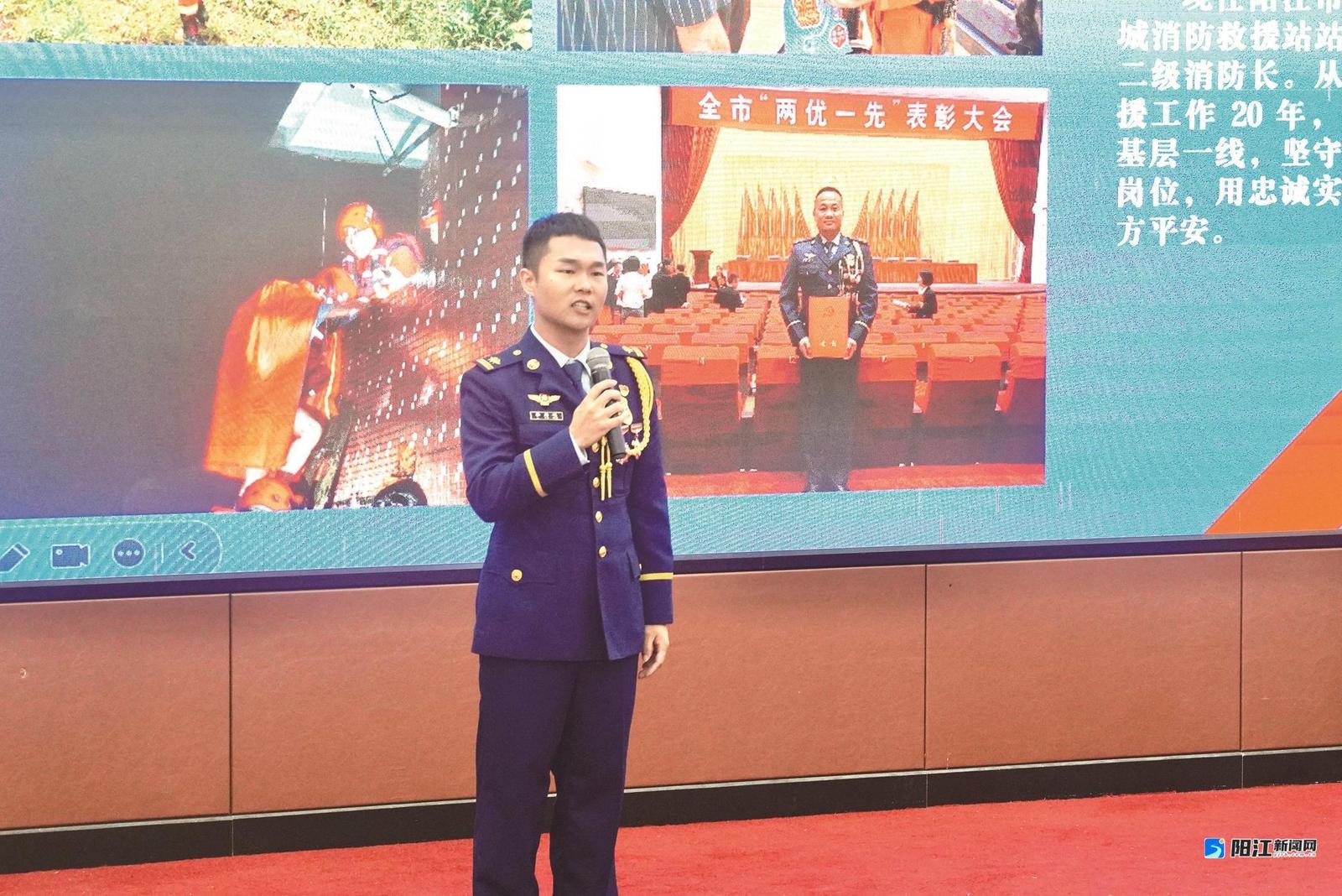 宣讲员李鹏程分享消防员呼青林的先进事迹。沙子恒 摄