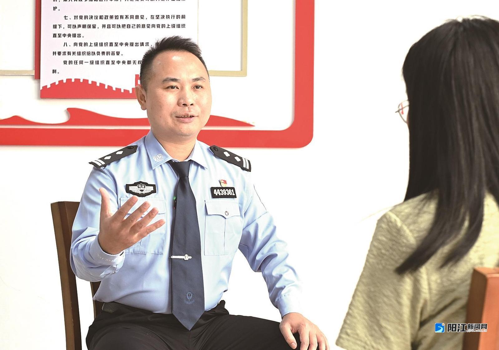 “广东好人”张枝庆接受记者采访。陈建华 摄