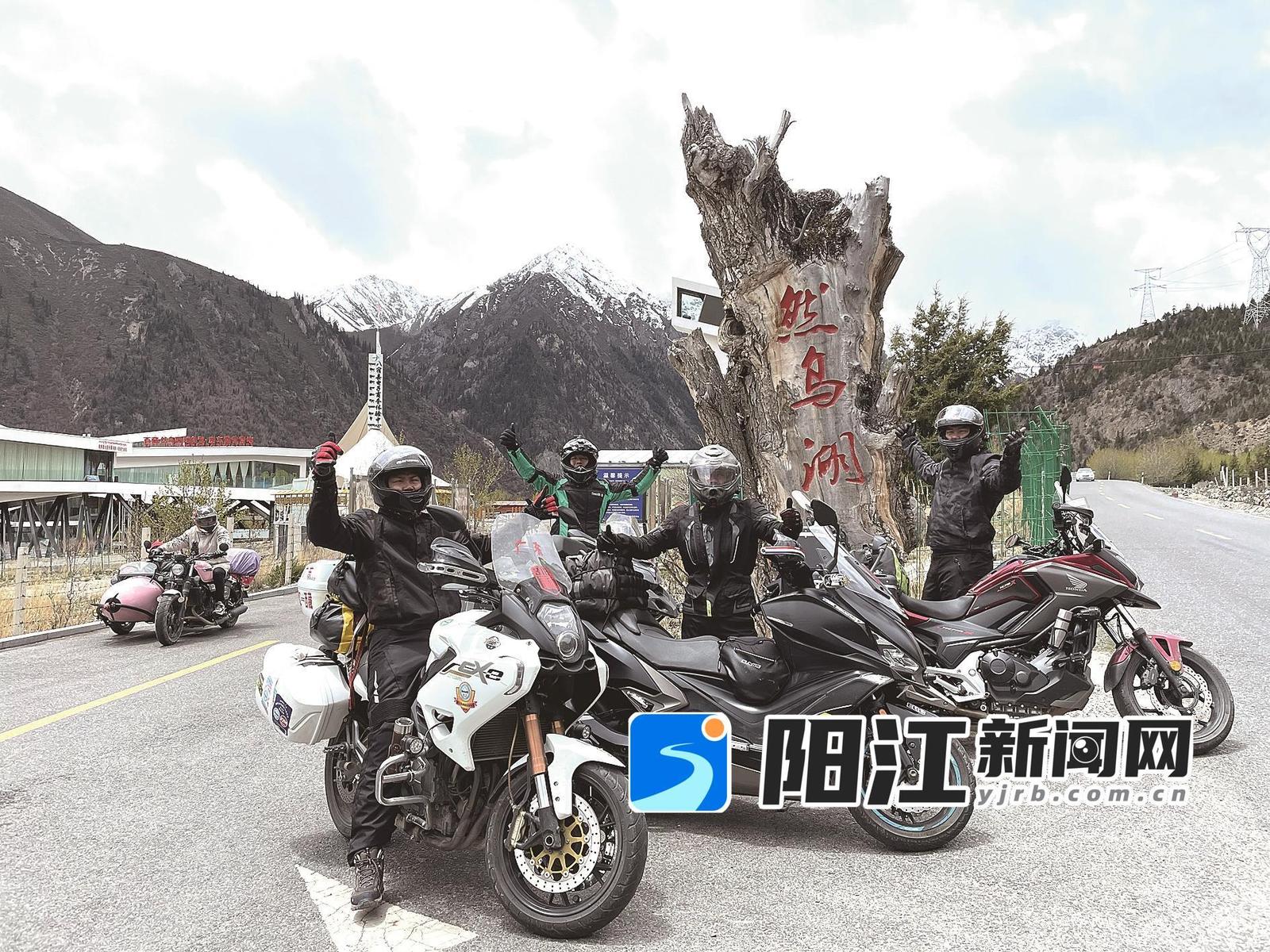 岑象始与阳江摩友抵达西藏然乌湖。受访者供图