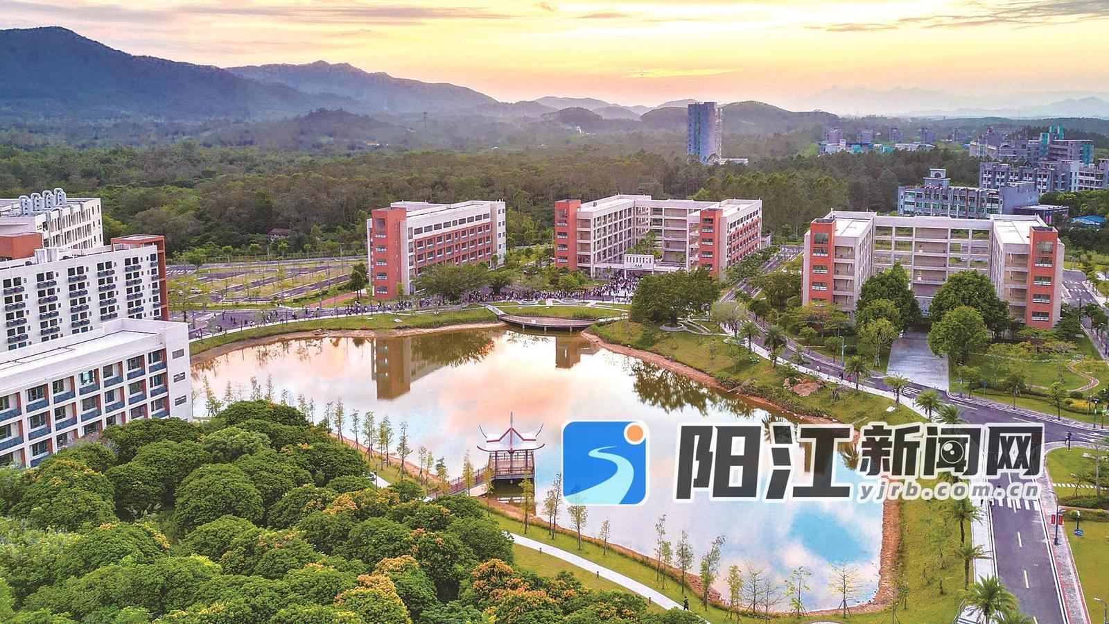 风景优美的校园一角。广东海洋大学阳江校区供图